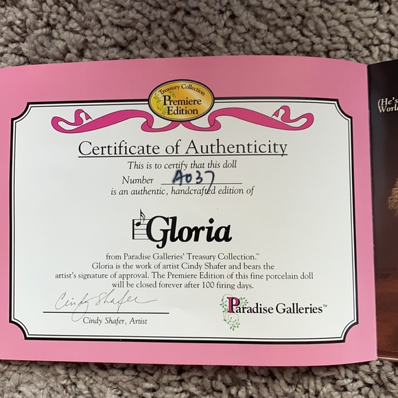 Treasury collectors Gloria doll - Picture 11 of 11